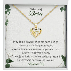Zbliżenie na naszyjnik złote serca - biżuteria dla babci