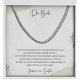 Zbliżenie na srebrny łańcuszek z dedykacją - prezent dla brata