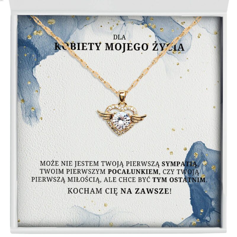 naszyjnik-dla-kobiety-mojego-zycia-skrzydlate-serce-zblizenie Zbliżenie na naszyjnik serce ze skrzydłami - prezent dla dziewczyny