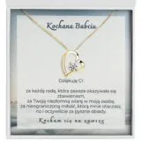 Zbliżenie na złoty naszyjnik serce - prezent dla Babci