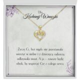 Zbliżenie na naszyjnik serce nieskończoności - prezent dla kochanej wnuczki