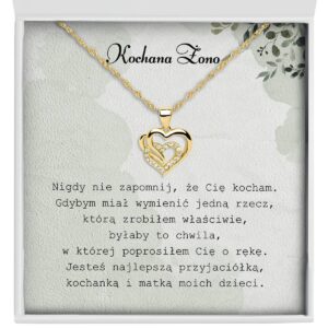 Zbliżenie na naszyjnik złote serca - prezent dla żony