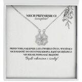 Zbliżenie na srebrny naszyjnik Koniczynka - prezent dla koleżanki