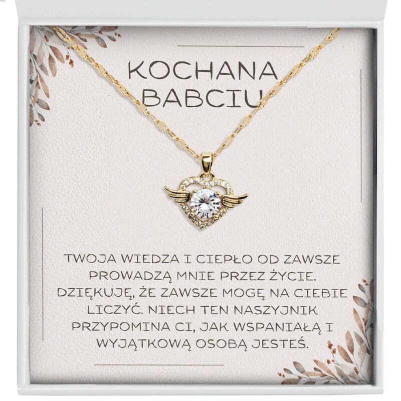 naszyjnik-kochana-babciu-skrzydlate-serce-zblizenie Zbliżenie na naszyjnik serce ze skrzydłami - prezent dla babci