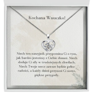 Zbliżenie na srebrny naszyjnik serce trójramienne - biżuteria dla wnuczki od dziadków