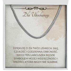 Zbliżenie na łańcuszek dla ukochanego od dziewczyny