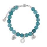 Bransoletka z zawieszkami w kształcie liter