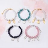 Prezentacja bransoletek z zawieszkami. Imiona dzieci/wnuków