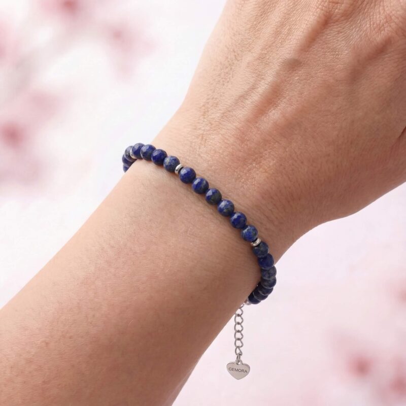 Prezentacja-bransoletki-na-rece-lapis-lazuli-4mm-srebrna Prezentacja bransoletki na rece lapis lazuli 4mm srebrna