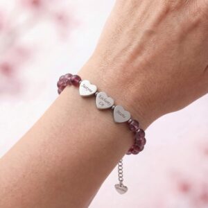 Bransoletka z grawerem - Czerwony granat, personalizowana (1–3 serca)