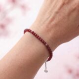 Prezentacja na ręce - bransoletka z czerwonego agatu 3,5 mm