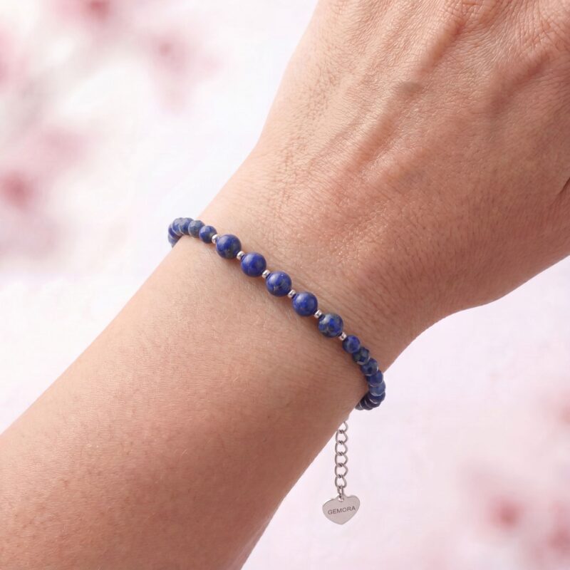 bransoletka-lapis-lazuli-na-rece-srebrna Srebrna bransoletka z lapisu lazuli założona na nadgarstek