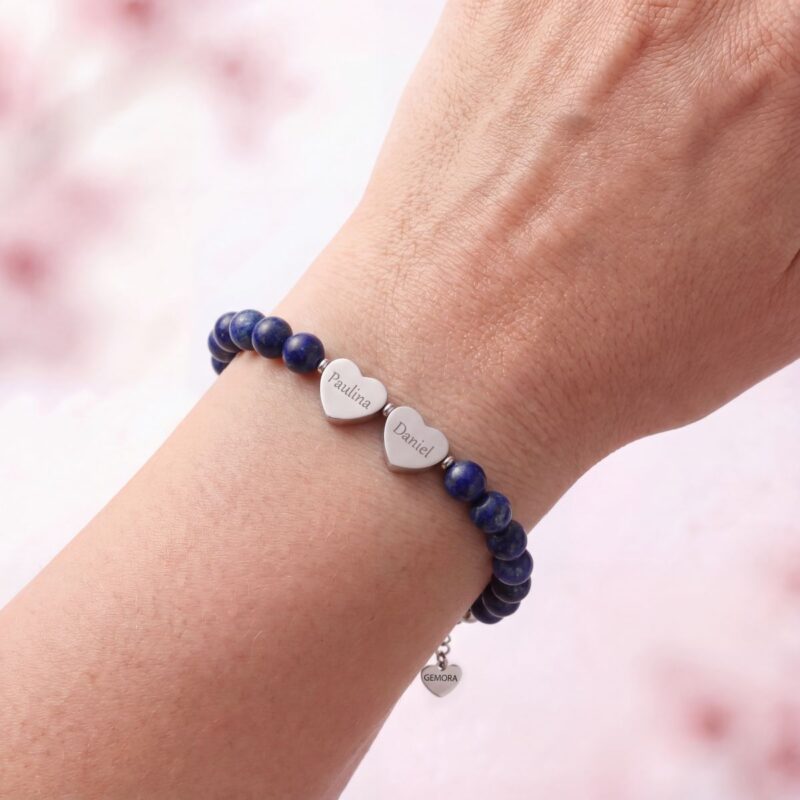 bransoletka-lapis-lazuli-srebrna-nadgarstek Bransoletka lapis lazuli srebrna z dwoma sercami na nadgarstku